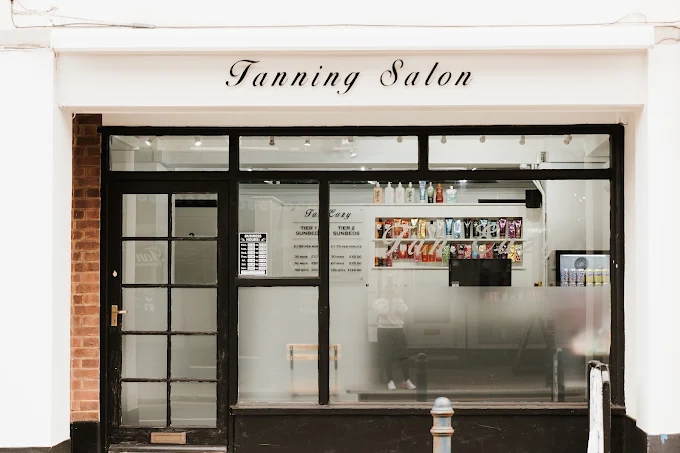 Tan Eazy shopfront on St Johns Hill, Sevenoaks
